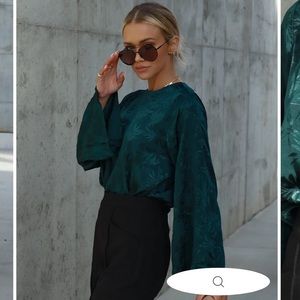 Vici - odette embossed dark green top